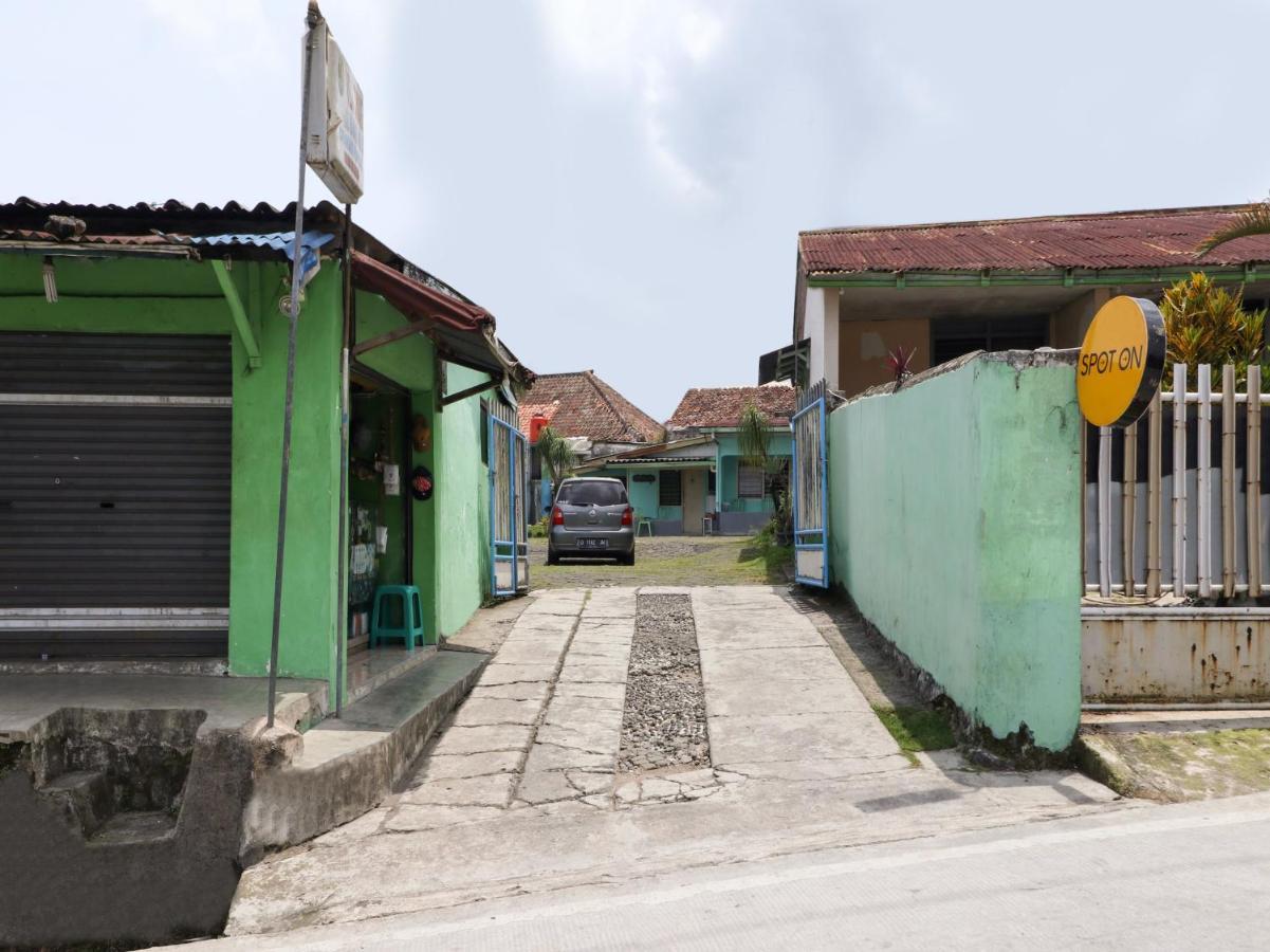 Spot On 90003 Villa Tawang Cianjur Buitenkant foto